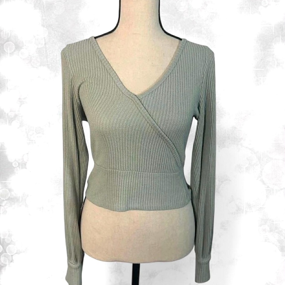 Chic Ribbed Long Sleeve V-Neck Crop Top